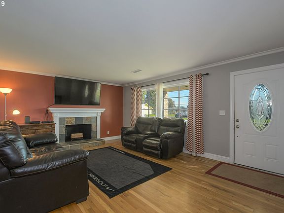 4th image of 420 N Knoxville Way