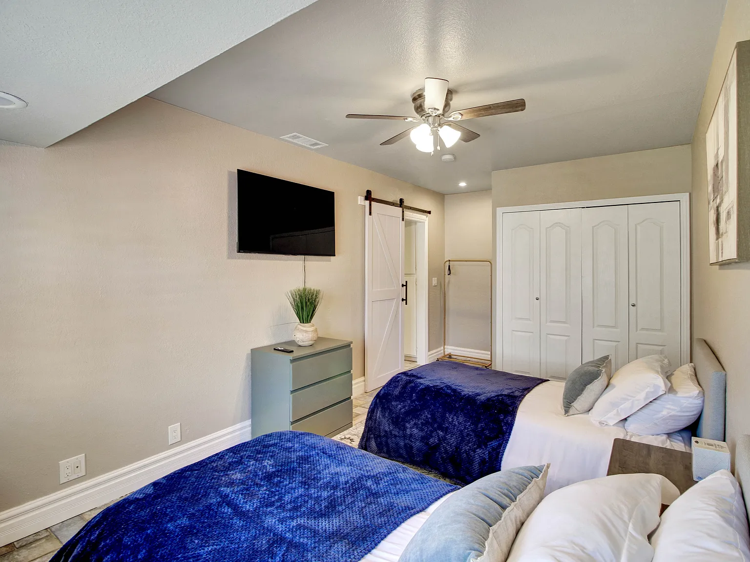 3 bed, 1177 sqft, $7,200 — Photo 3
