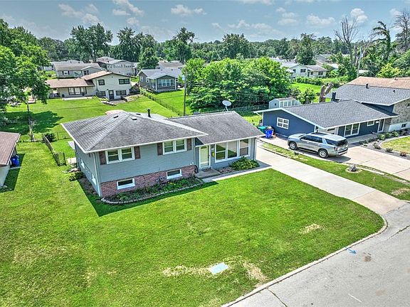 3rd image of 25 Ridge Dr