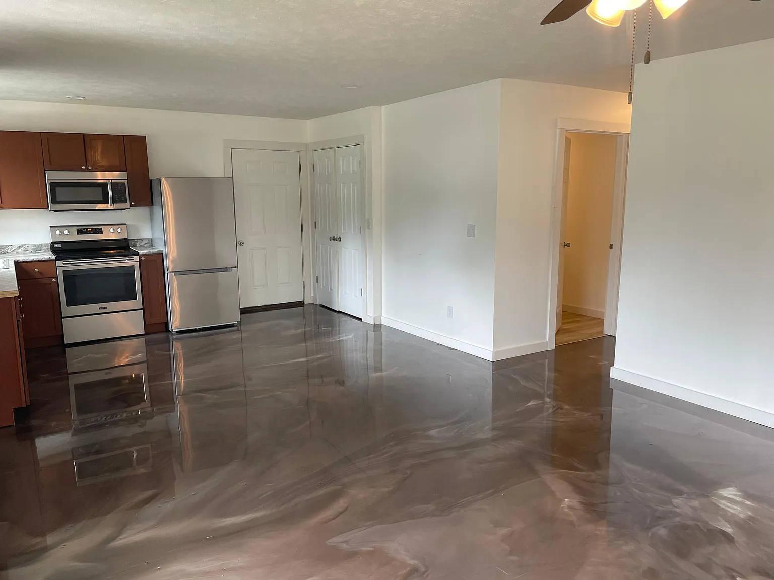 2 bed, 900 sqft, $1,300 — Photo 4