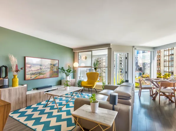 1323 Homer St #1001, Vancouver, BC V6B 5T1