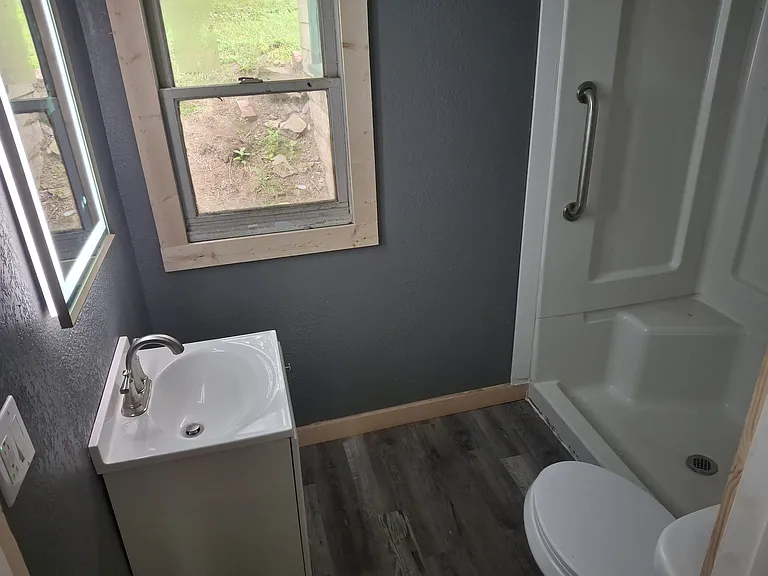 83 Glenview Ave — Photo 2
