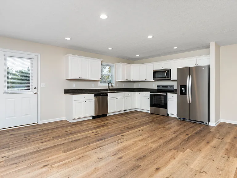 635 N Bayard Ave — Photo 3