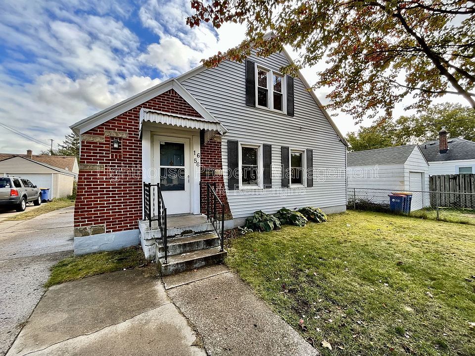 1st image of 1656 Fremont Ave NW