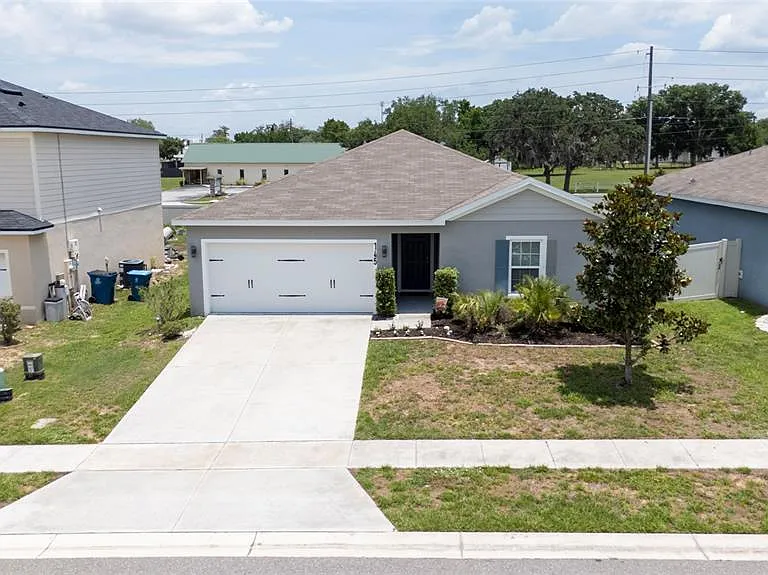 145 Silver Maple Bnd — Photo 1