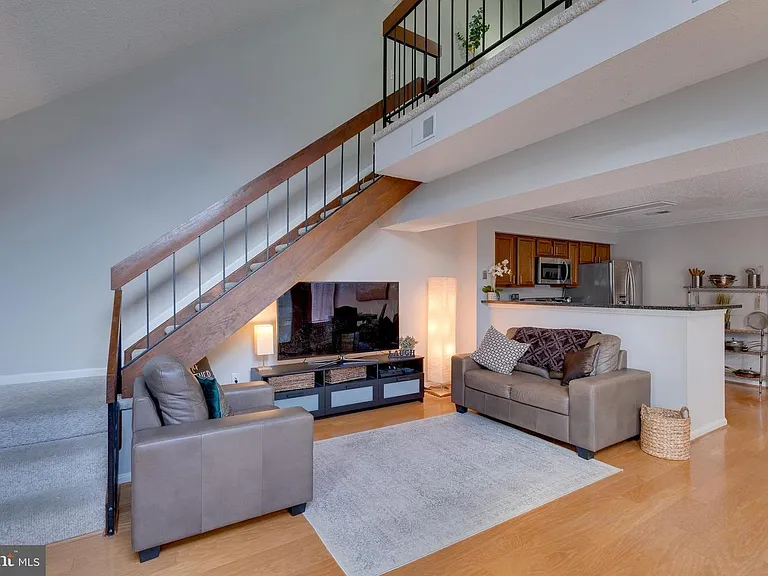 1611 Carriage House Ter #B — Photo 4