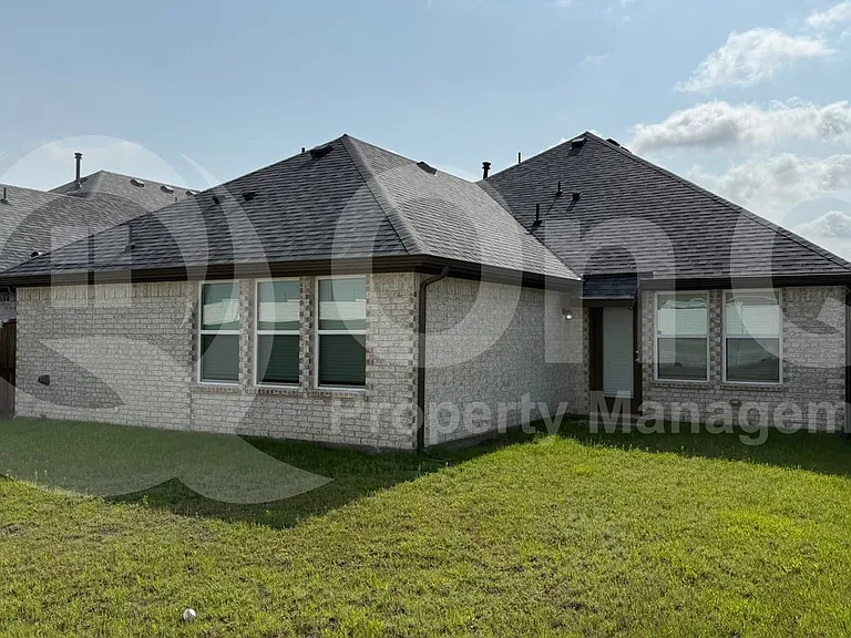 221 Santa Lucia Dr — Photo 5