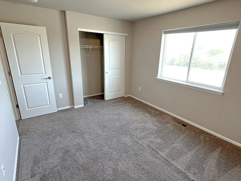 2618 Emerald St — Photo 8