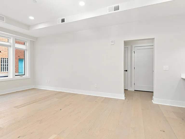 919 12th St NE — Photo 3