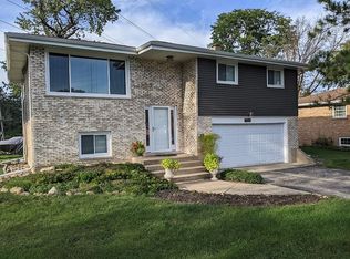 11100 Doogan Ave, Willow Springs, IL 60480