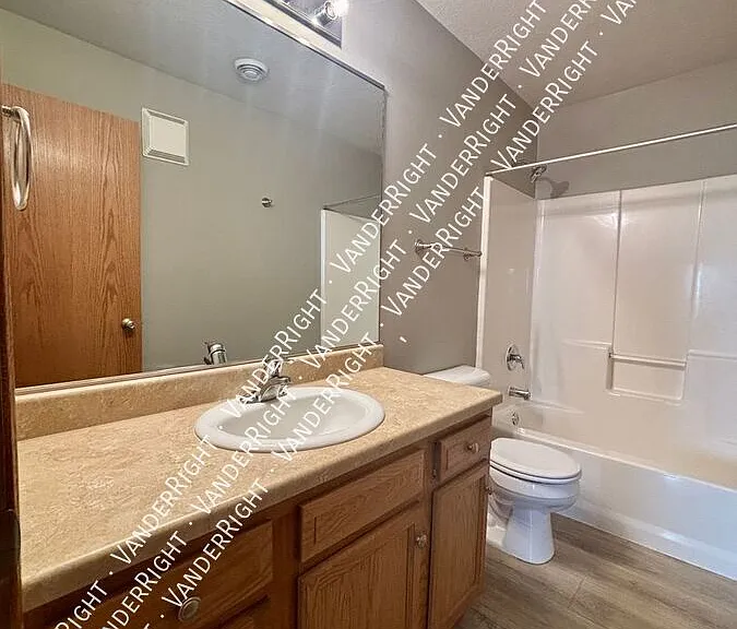 2230 N Devon Ave #205 — Photo 9