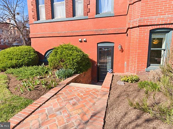 3rd image of 226 5th St SE APT 102