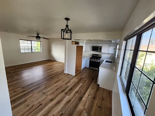 157 W Ash Ave #E Photo 1