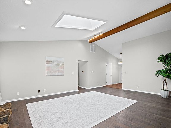 5th image of 1117 Montgomery St