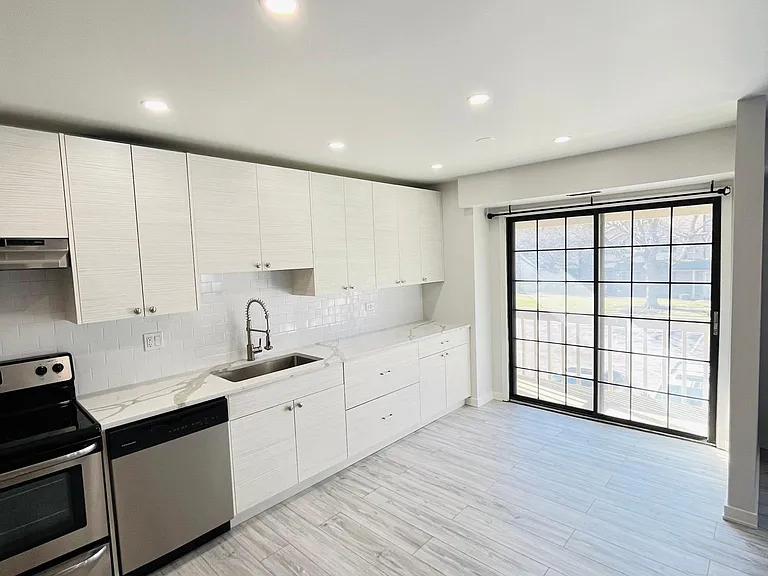 1486 W Jefferson Ave #JB — Photo 4