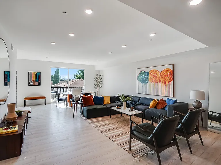 1021 S Shenandoah St — Photo 2