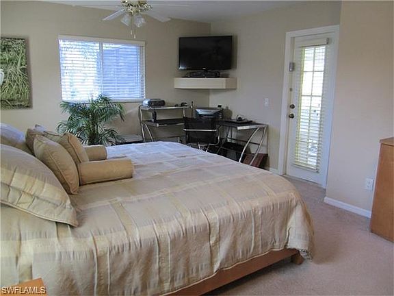4th image of 230 NE 13th Pl