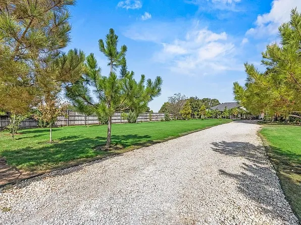 2100 W Continental Blvd, Southlake, TX 76092