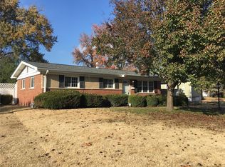 3 De Ville Dr, Hazelwood, MO 63042