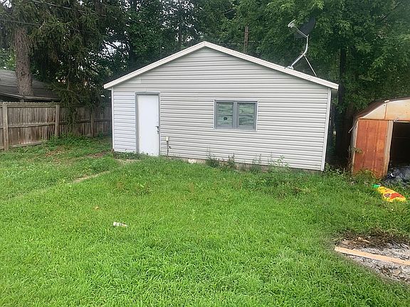 4th image of 1332 1st Ave
