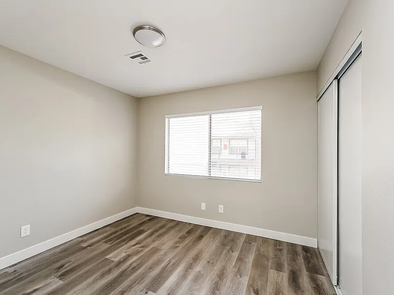 1512 Spreading Oak Dr — Photo 12
