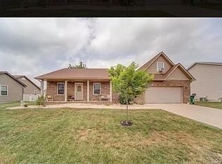 1203 Larkspur Dr, Mascoutah, IL
