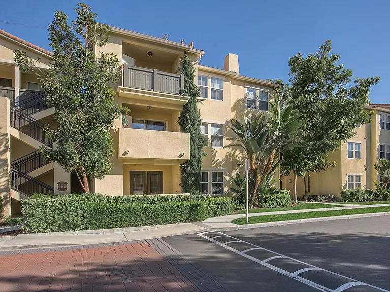 Laurel Vista Apartment Homes — Photo 16