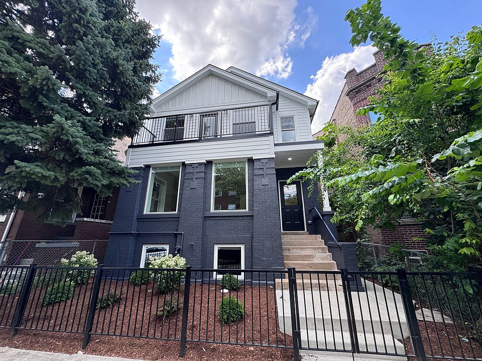 1st image of 3023 W Ainslie St #G