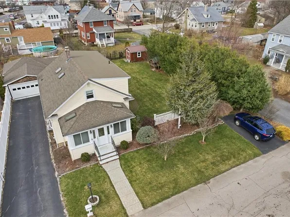 111 Beechcrest St, Warwick, RI 02888