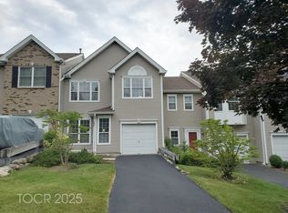 358 Green Mountain Rd, Mahwah, NJ 07430