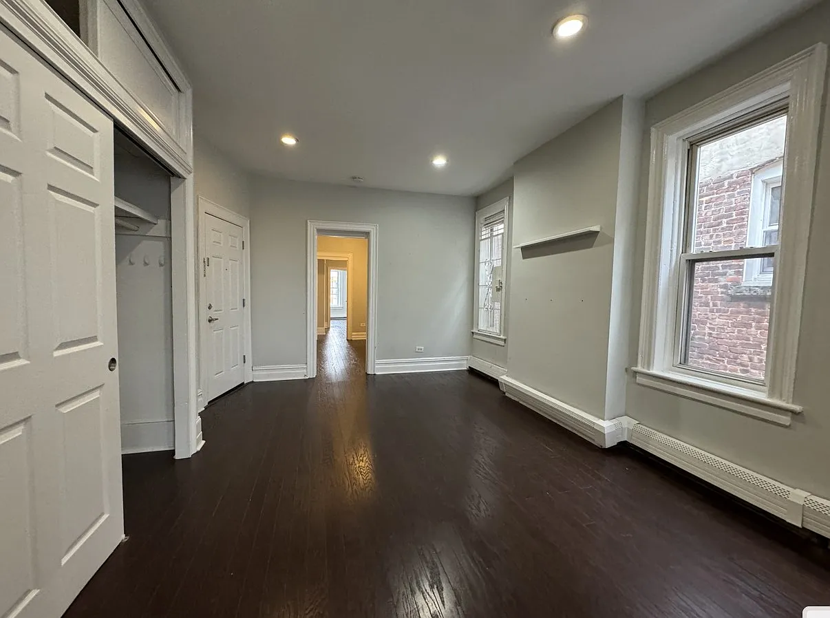 3 bed, 1000 sqft, $2,300 — Photo 4