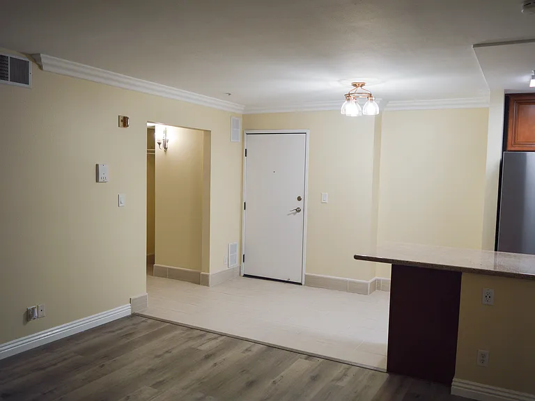 1726 Winona Blvd #105 — Photo 3