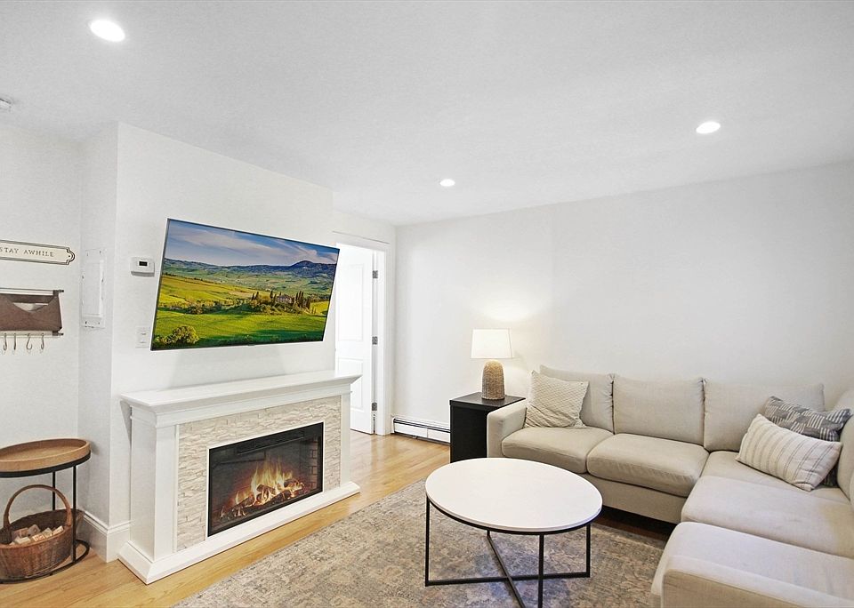 1st image of 12 Salem Street Ave #2