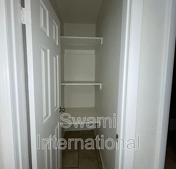 1733 1/2 E 63rd St — Photo 24