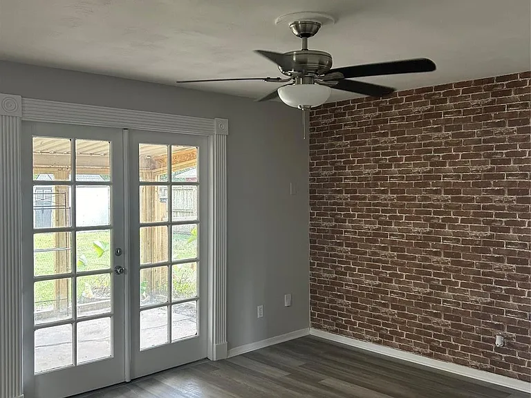 708 Western Ave — Photo 4