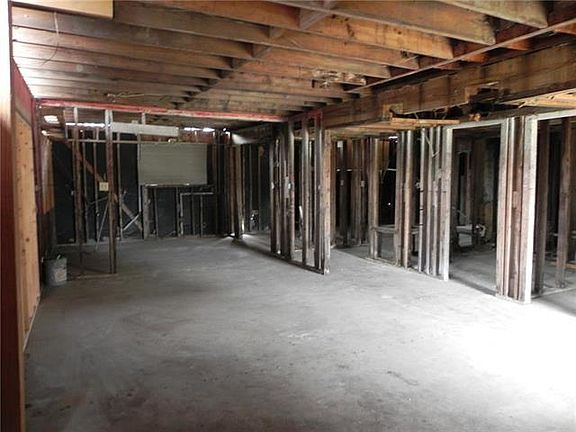 4th image of 6630-32 Dreux Ave