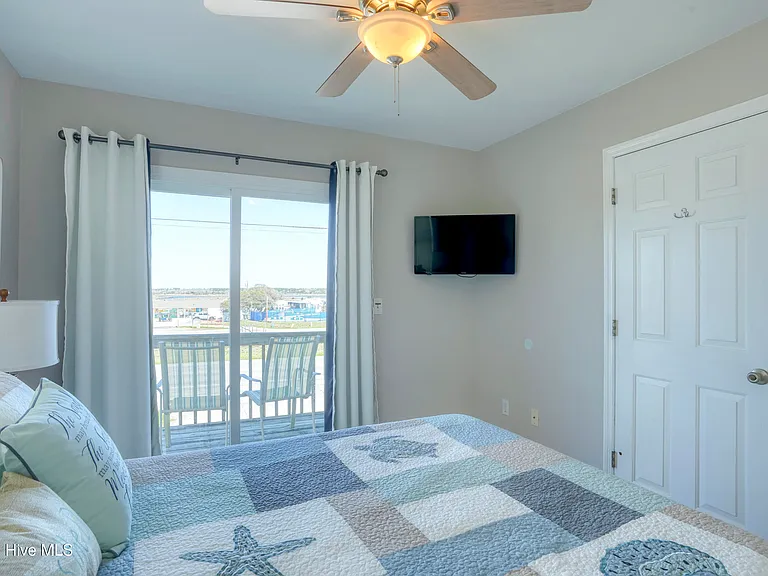 3994 Island Dr — Photo 5