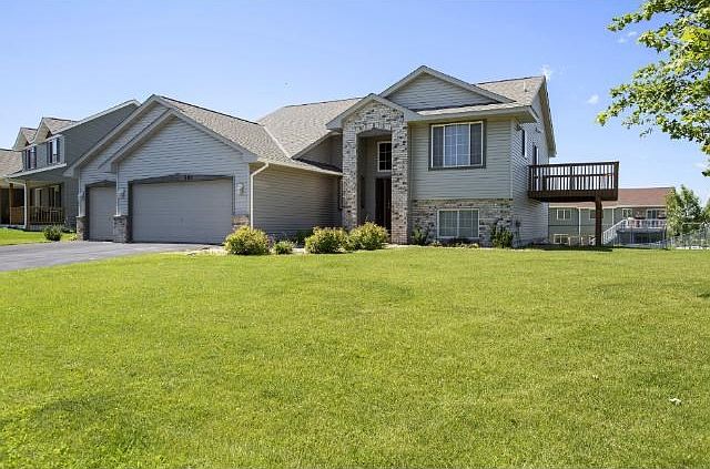 Welcome home to 301 Arnica Dr.