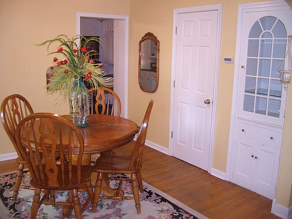5th image of 305 Lawler St