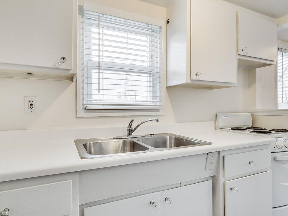 937 N Pontiac Trl Walled Lake MI Zillow