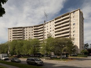 Sandringham House, Toronto, ON M2R 2C4