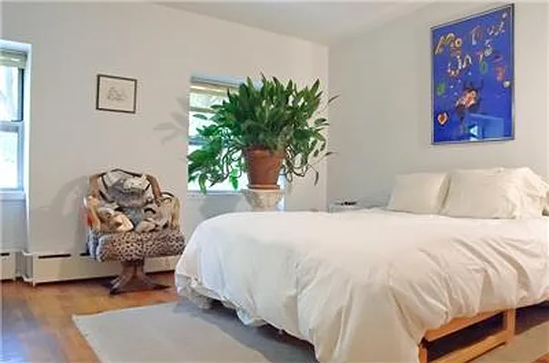 Sold by Bank Neary | media 10