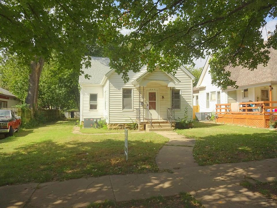 2nd image of 207 N 12th St