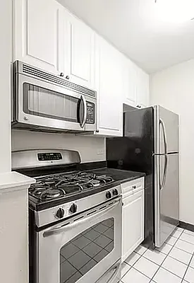 Rented by Manhattan Realty Group | media 5