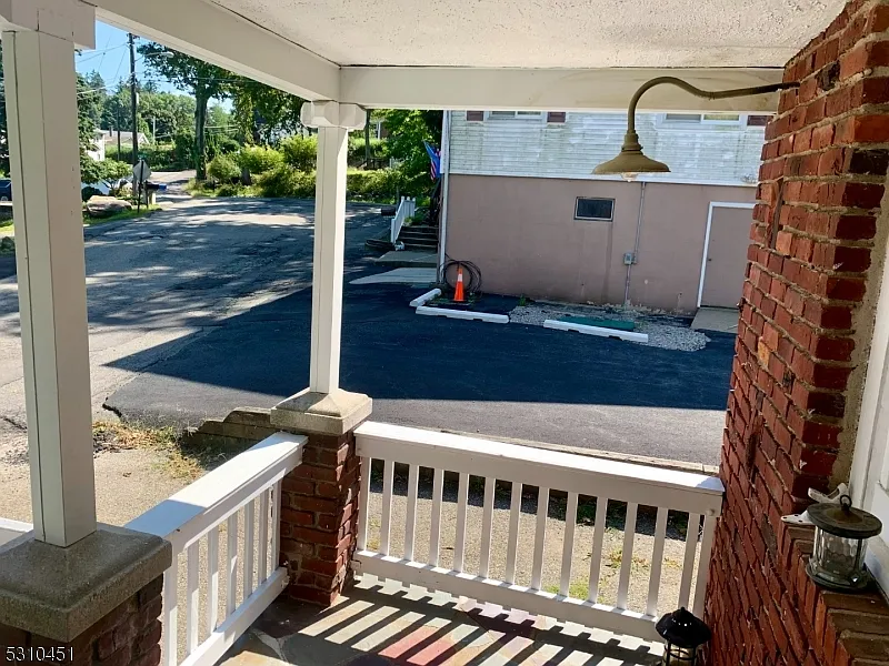 2 bed, 1.0 bath, $2,225 — Photo 3