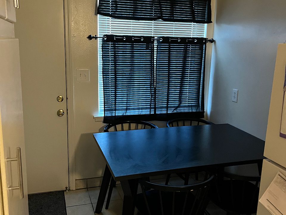 Dining room.