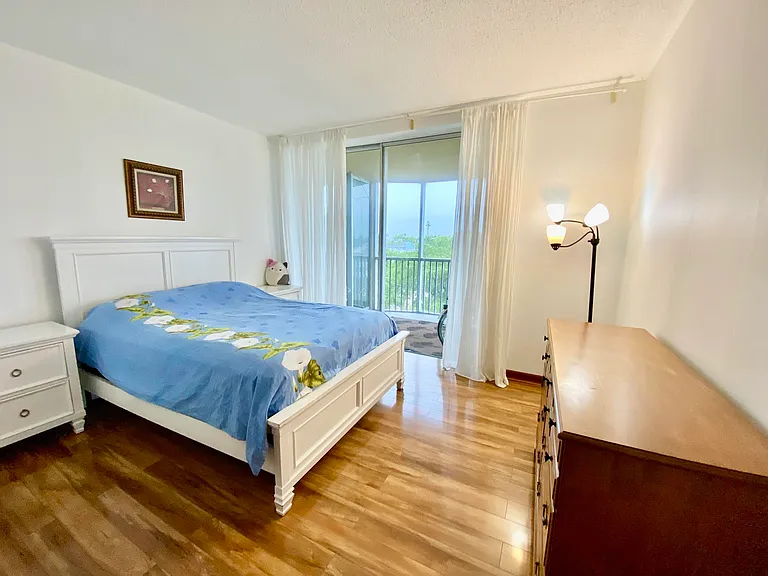 1750 NE 191st St #600 — Photo 30