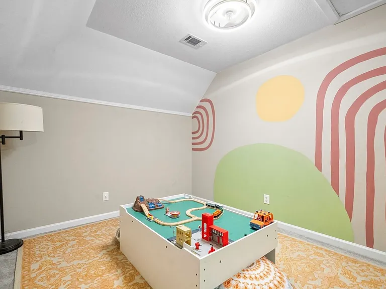 2200 Fairfax Dr — Photo 22