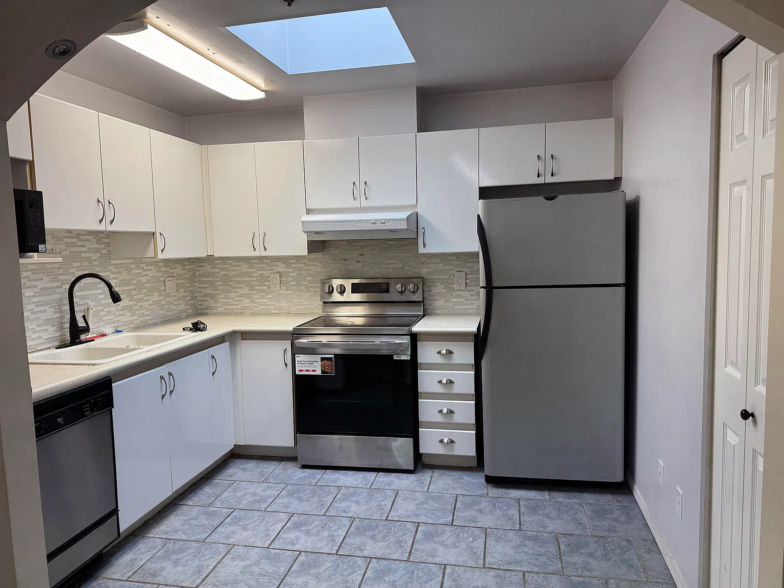 2 bed, 804 sqft, $1,950 — Photo 4