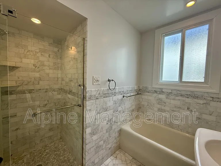 658 Rockdale Dr #MAIN — Photo 13